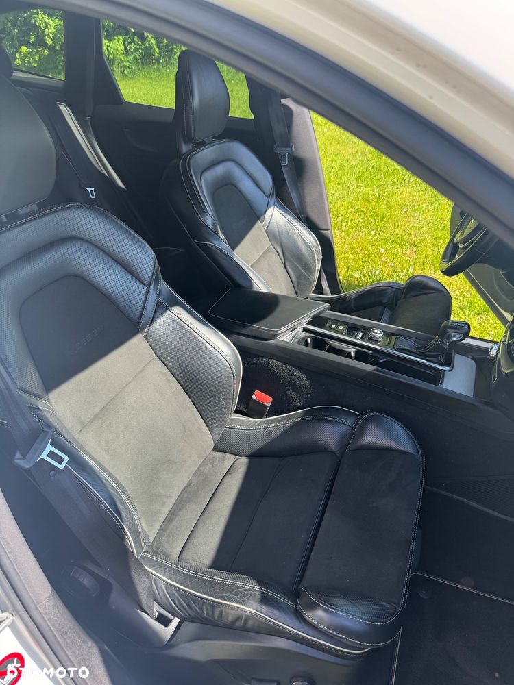 Volvo XC 60 T5 AWD R-Design - 28