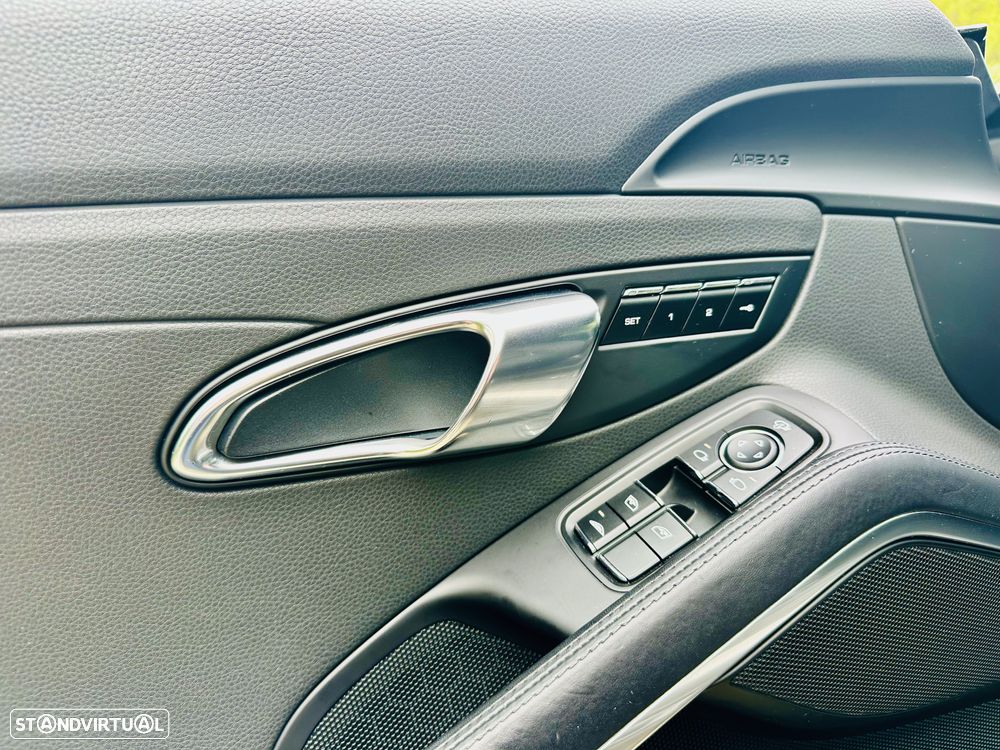 Porsche 911 Série F - 19