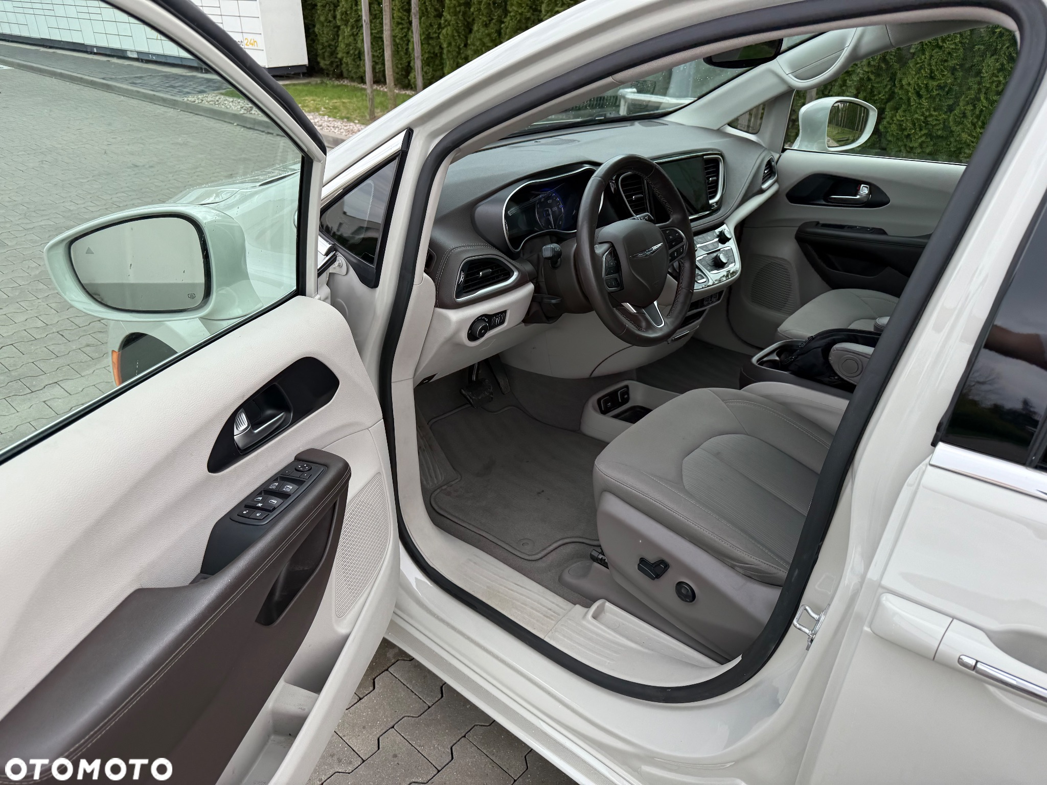 Chrysler Pacifica - 13