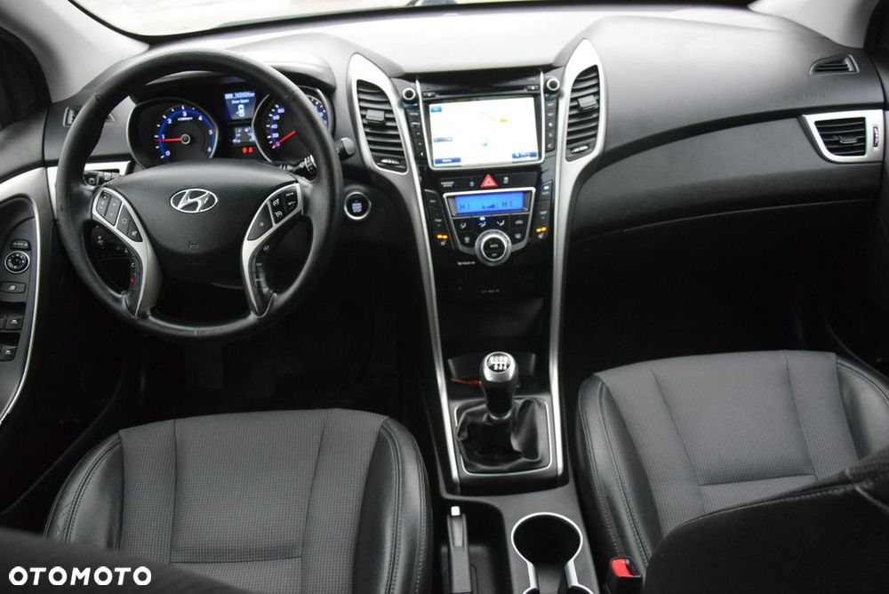 Hyundai i30 1.6 CRDi Fifa World Cup Edition - 24