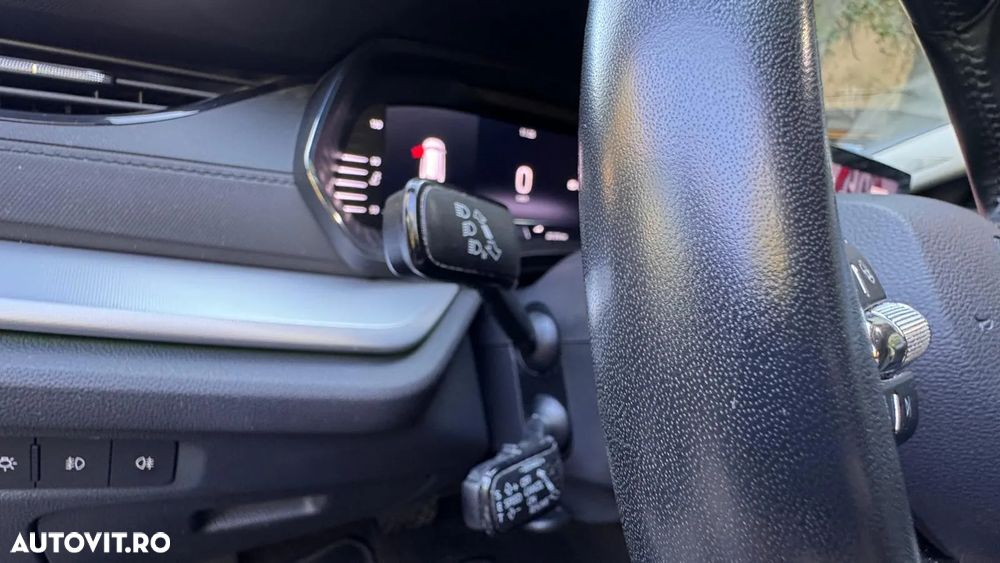 Skoda Octavia 2.0 TDI DSG Sportline - 10
