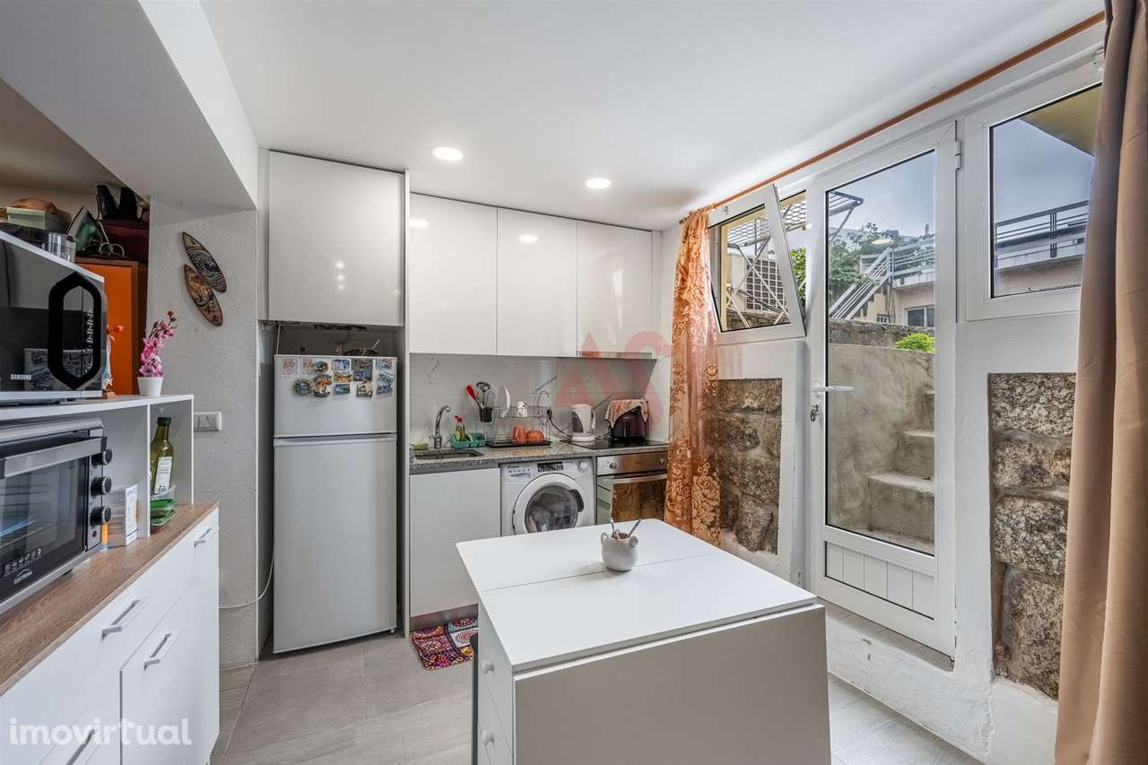 Prédio para Investimento composto por 3 T0 e 1 T1 | Rua Francisco Agra - Grande imagem: 4/25