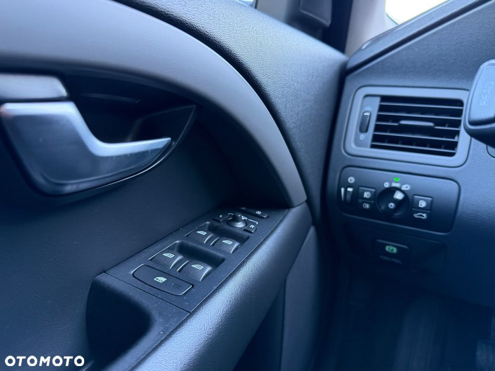 Volvo V70 2.0D Summum - 24