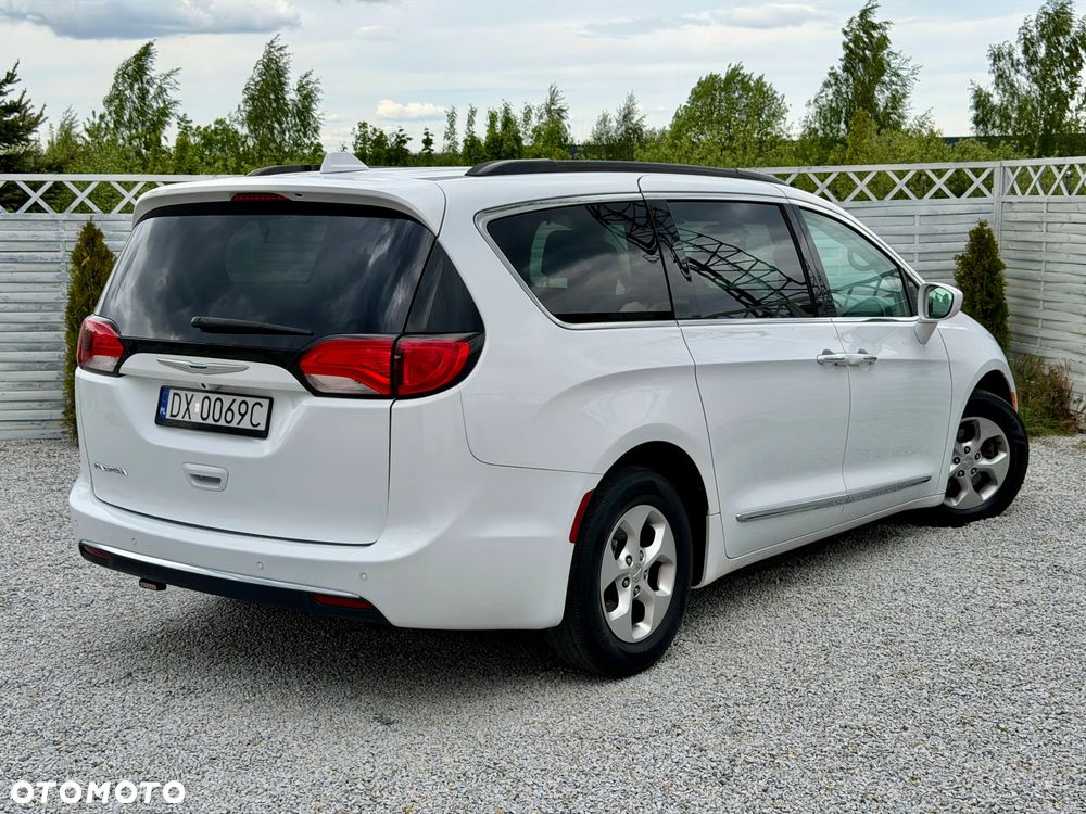Chrysler Pacifica - 3