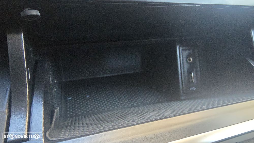 VW Golf 1.6 TDi DPF DSG Highline - 31