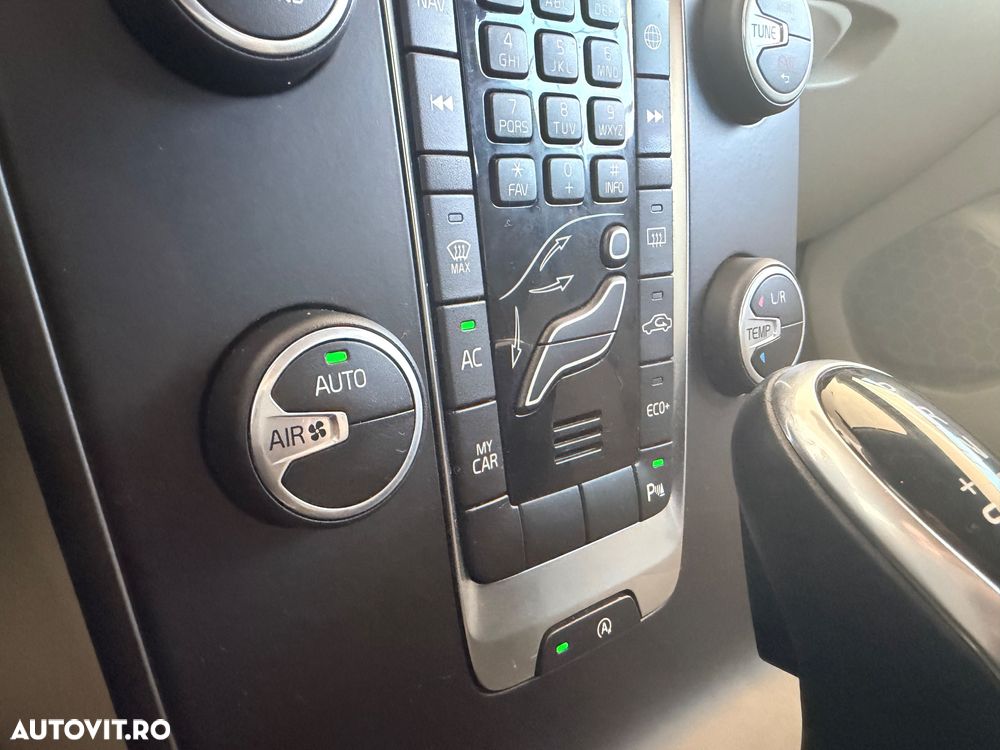 Volvo V40 D3 Geartronic Momentum - 29