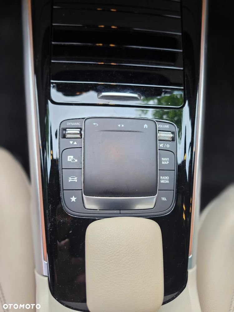 Mercedes-Benz GLB 200 Progressive 7G-DCT - 18