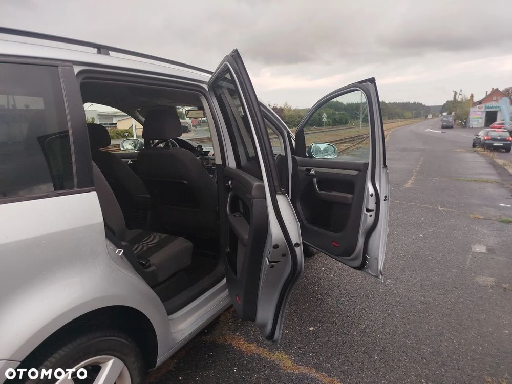 Volkswagen Touran 2008 photo 4