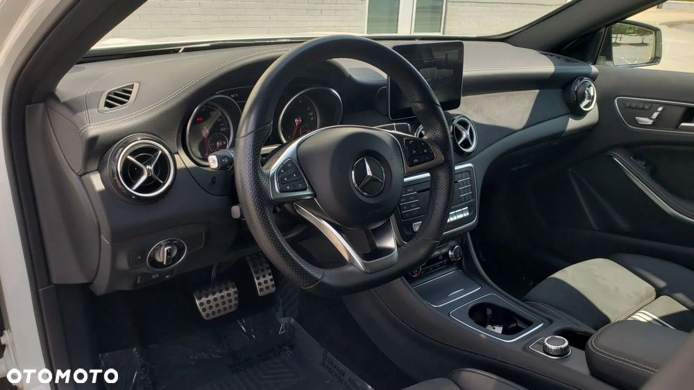 Mercedes-Benz GLA 250 7G-DCT Peak Edition - 30