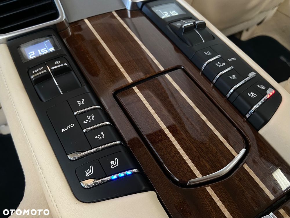 Porsche Panamera - 25