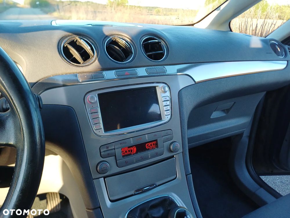 Ford S-Max - 12