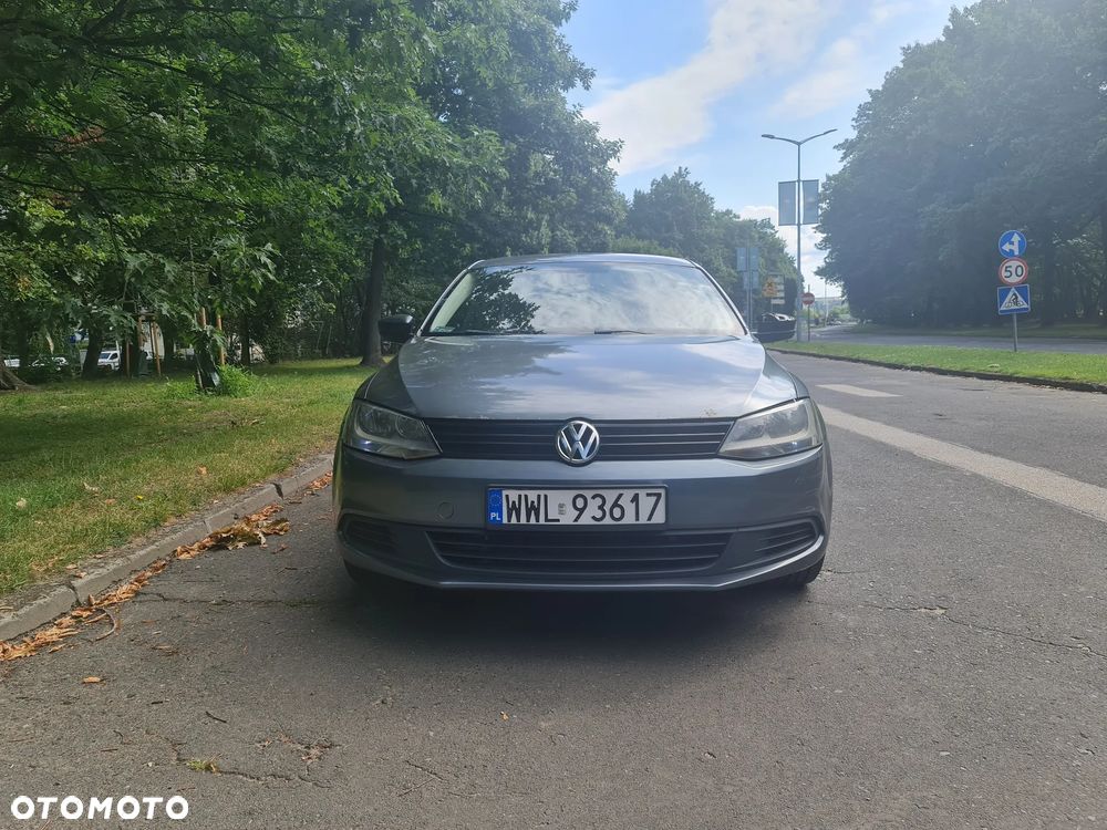 Volkswagen Jetta - 2