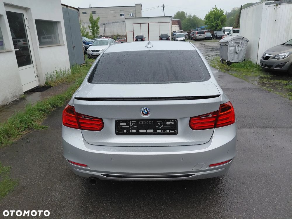 BMW Seria 3 320i Efficient Dynamics Edition Sport Line - 10