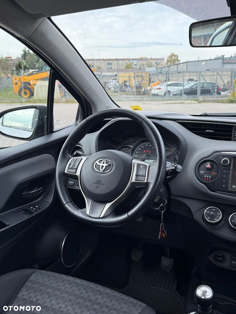 Toyota Yaris 1.0 Premium - 9