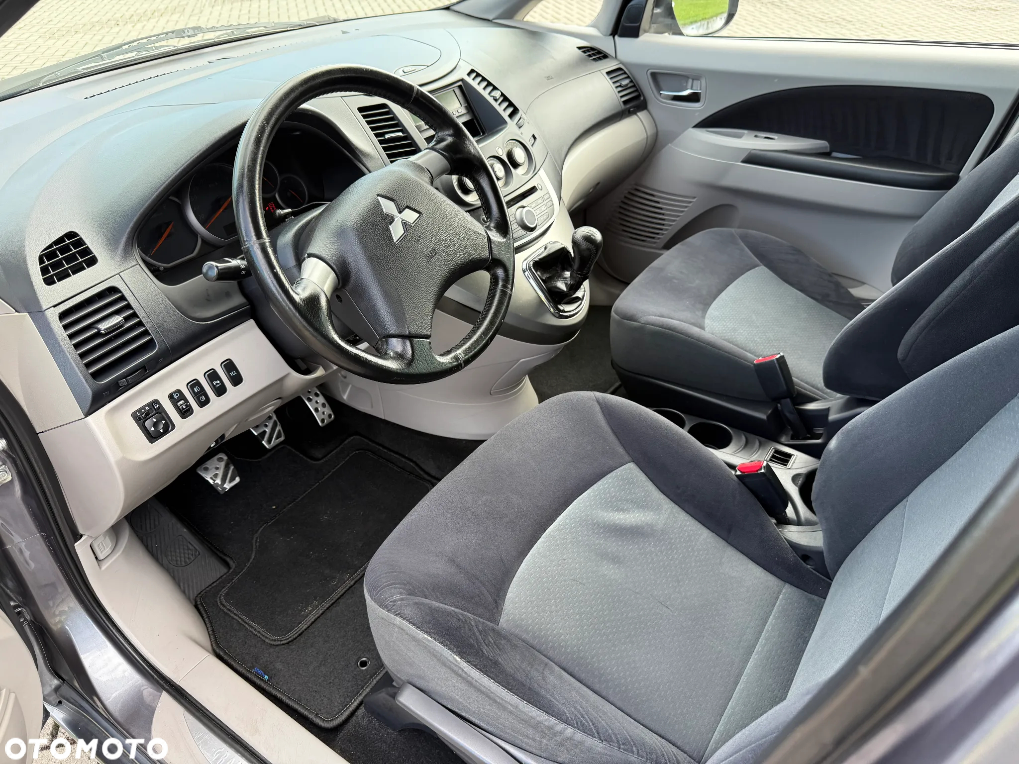 Mitsubishi Grandis - 5