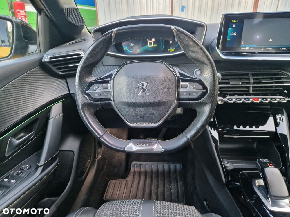 Peugeot 208 - 15