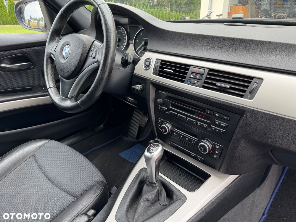 BMW Seria 3 320d DPF Touring - 29