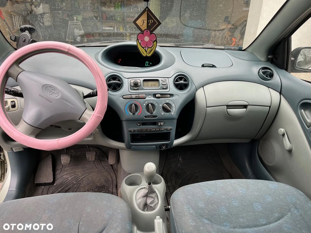 Toyota Yaris 1.0 Base - 11