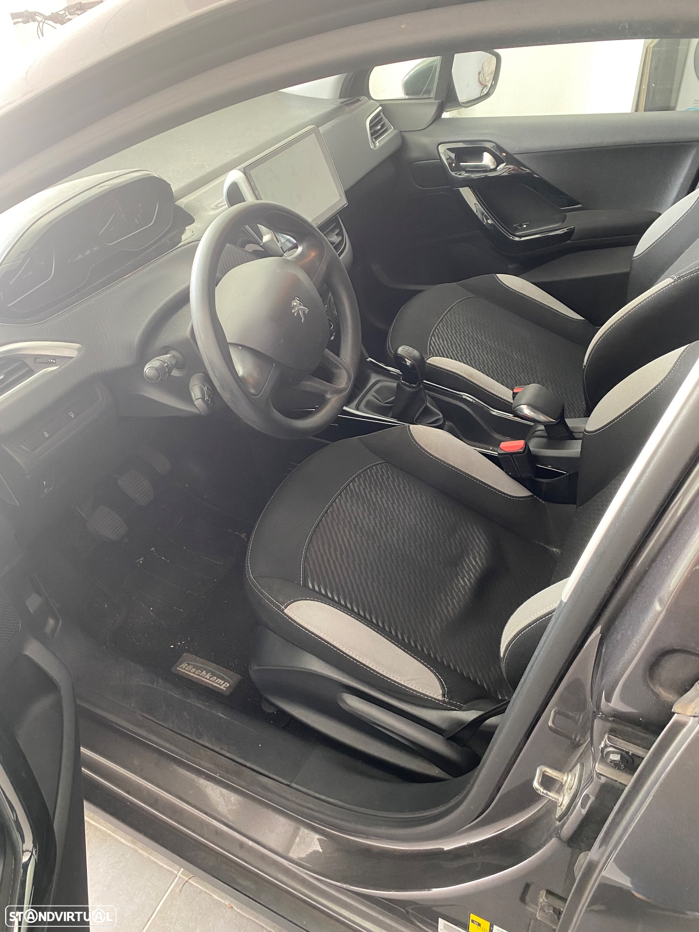 Peugeot 2008 - 11