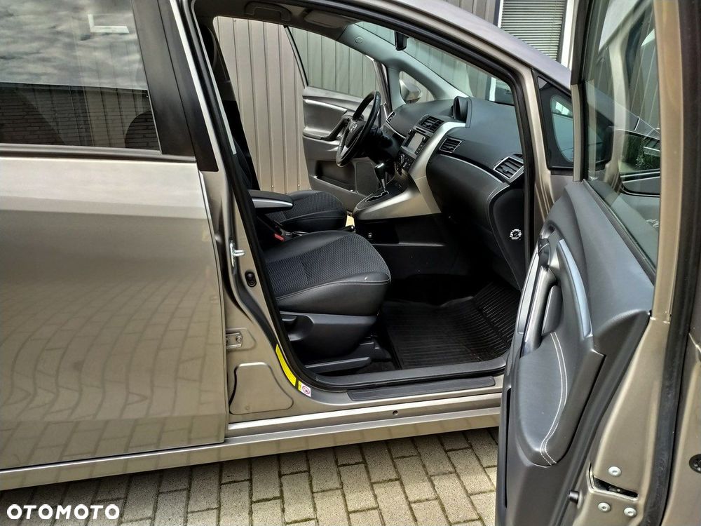 Toyota Verso 1.8 Prestige 7os MS - 24