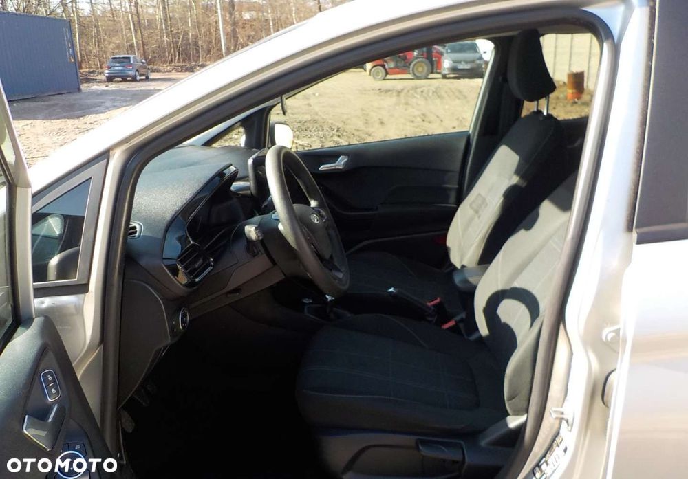 Ford Fiesta - 24