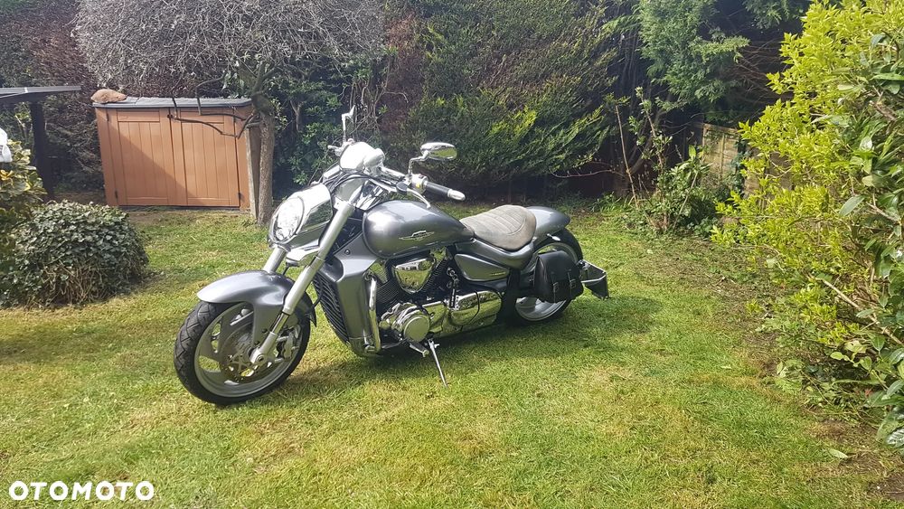 Suzuki Intruder - 12