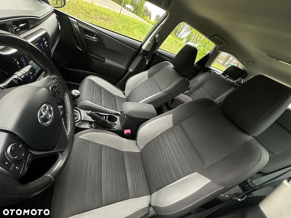 Toyota Auris 1.6 D-4D Premium - 32
