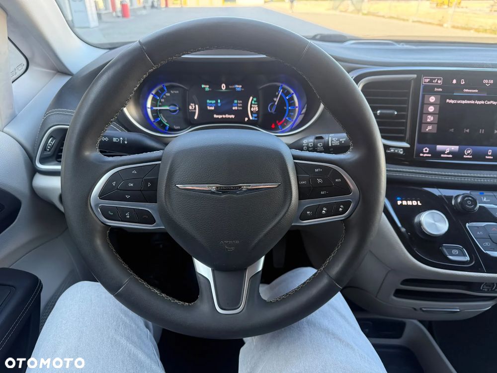 Chrysler Pacifica - 26