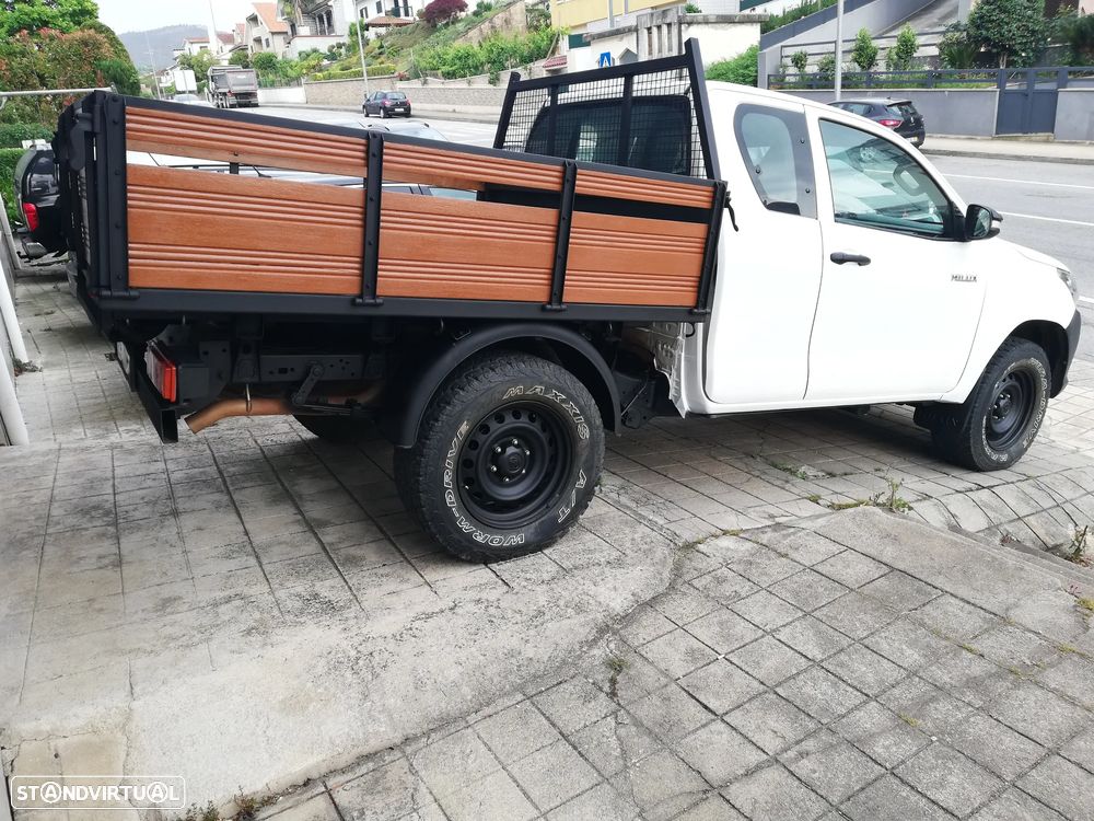 Toyota Hilux 2.4 D-4D Xtra-Cab 4WD - 4