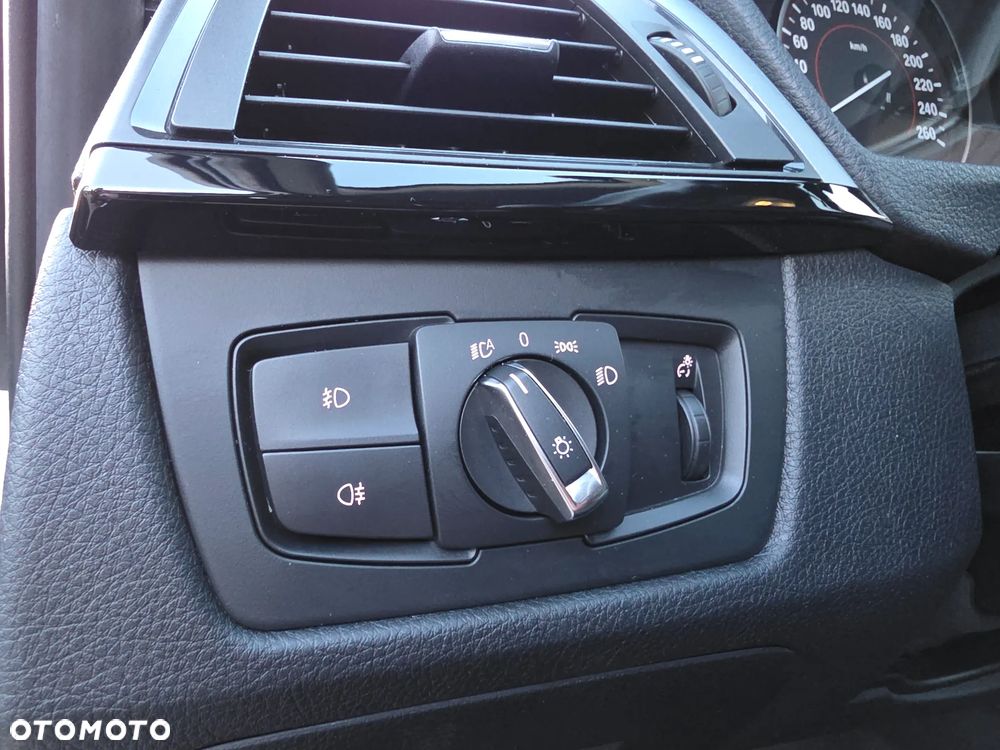 BMW Seria 3 320d - 23