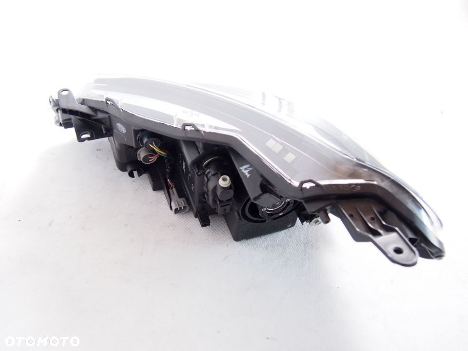 Toyota Yaris III FL 17r Reflektor lewy lampa lewa 3 2017 - 2