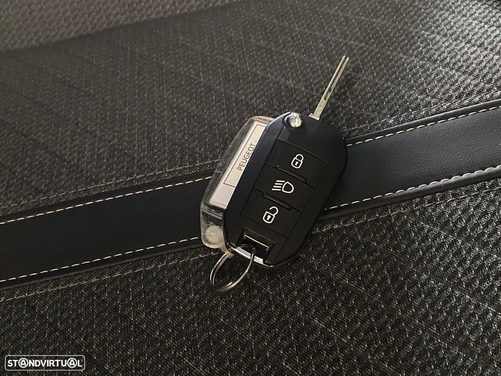 Peugeot 208 1.2 Hybrid Allure e-DCS6 - 23