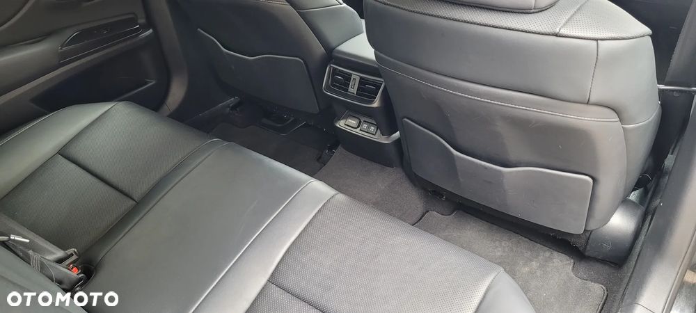 Lexus ES 300h Business Edition + - 13