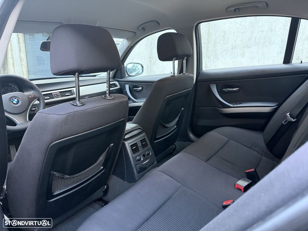 BMW 318 d Line Sport - 11