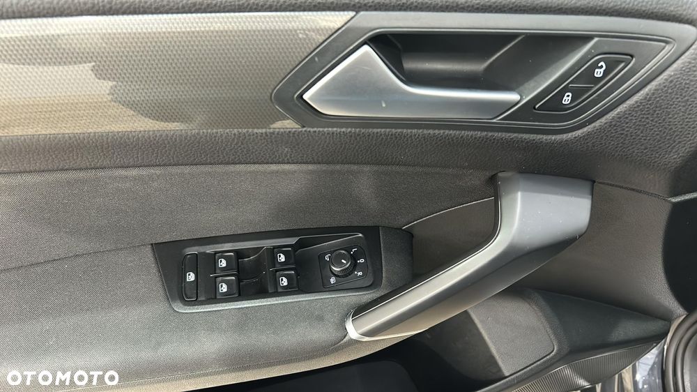 Volkswagen Touran 1.5 TSI EVO IQ Drive DSG - 14