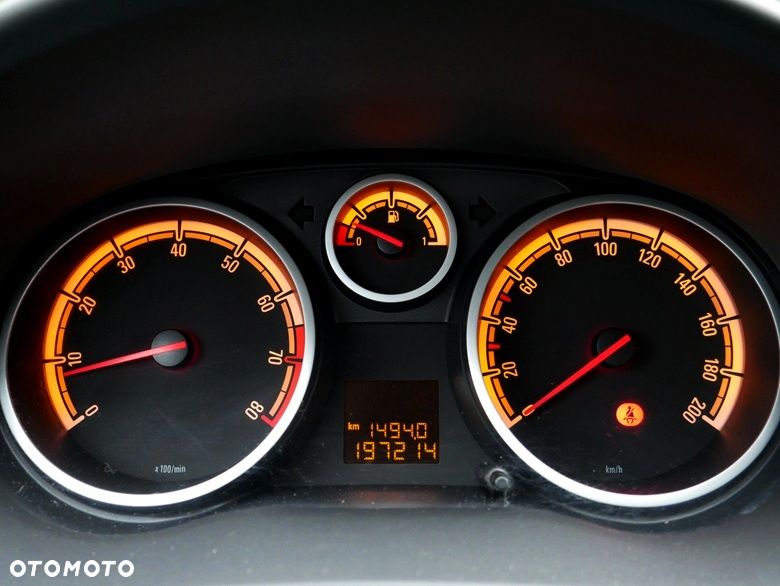 Opel Corsa 1.4 16V Innovation - 26