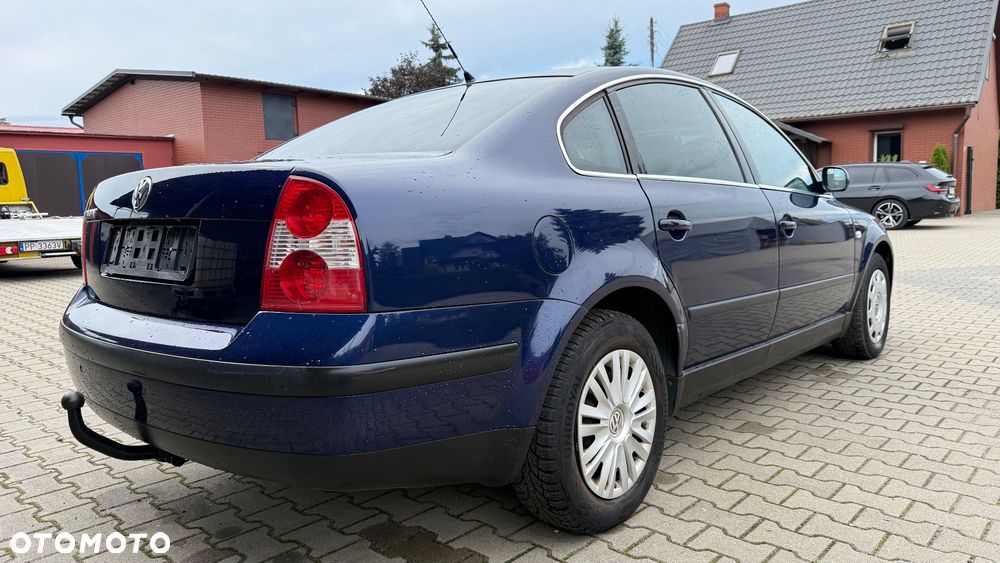 Volkswagen Passat 1.6 Comfortline Family - 25