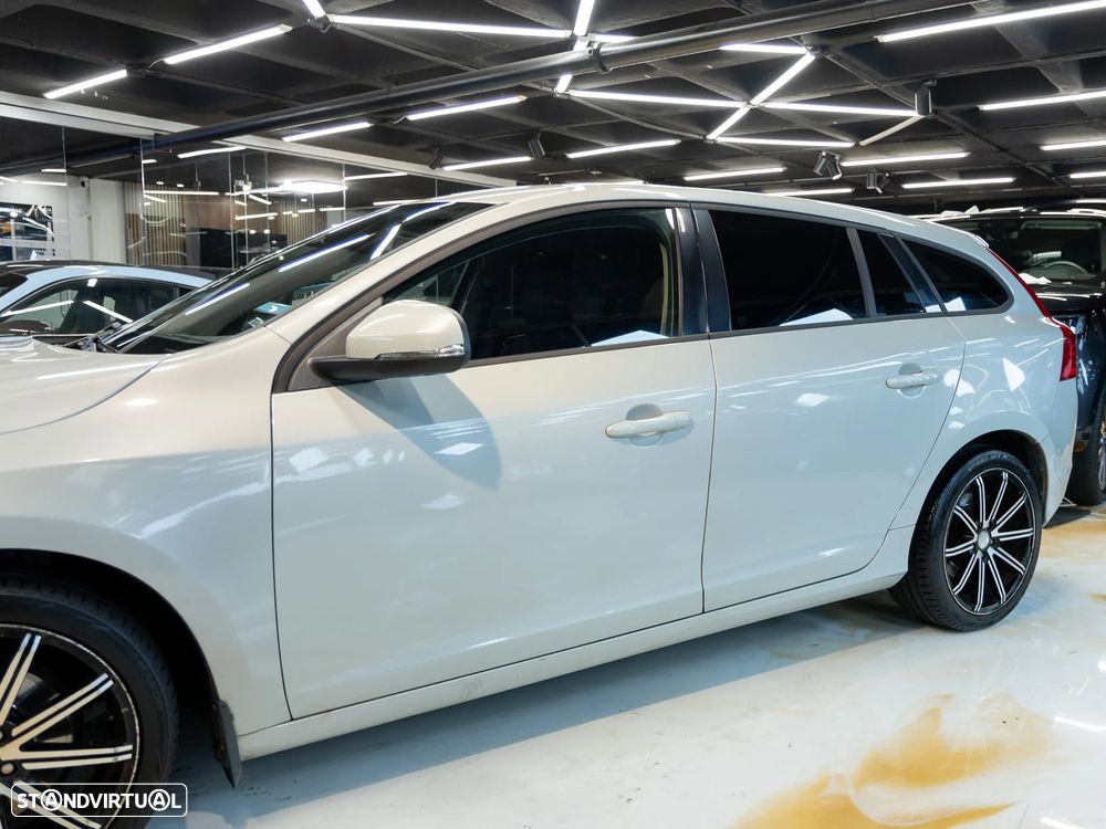 Volvo V60 DRIVe Momentum - 8