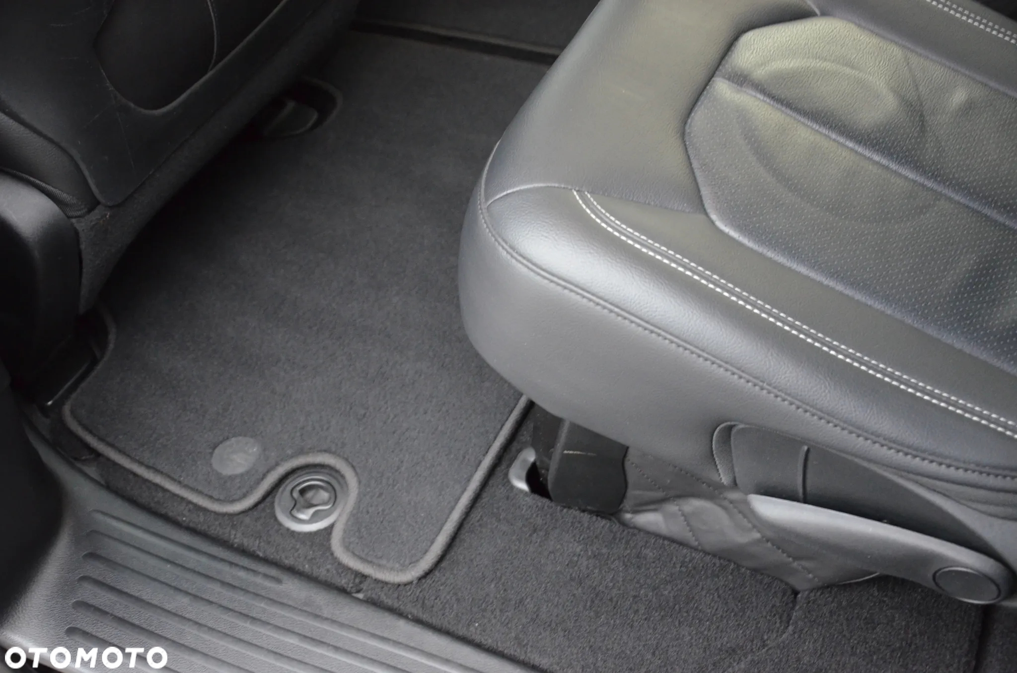 Chrysler Pacifica - 11