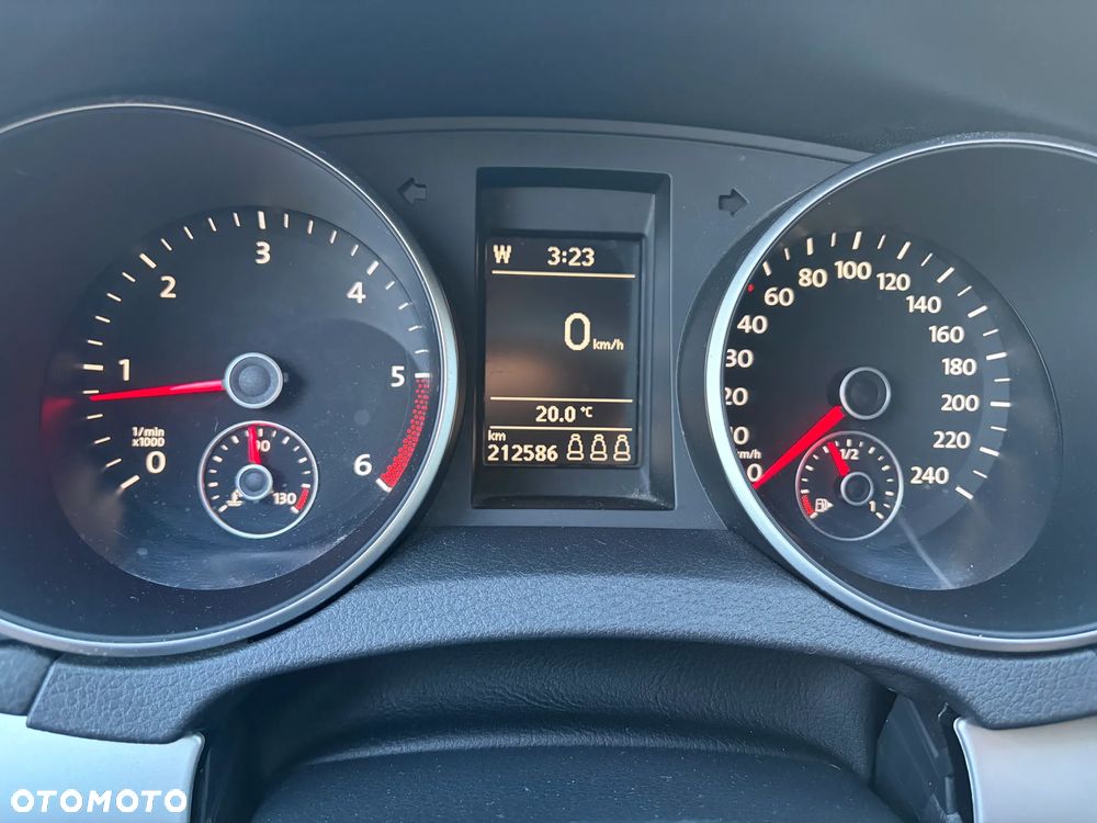 Volkswagen Golf 2.0 TDI Highline - 17