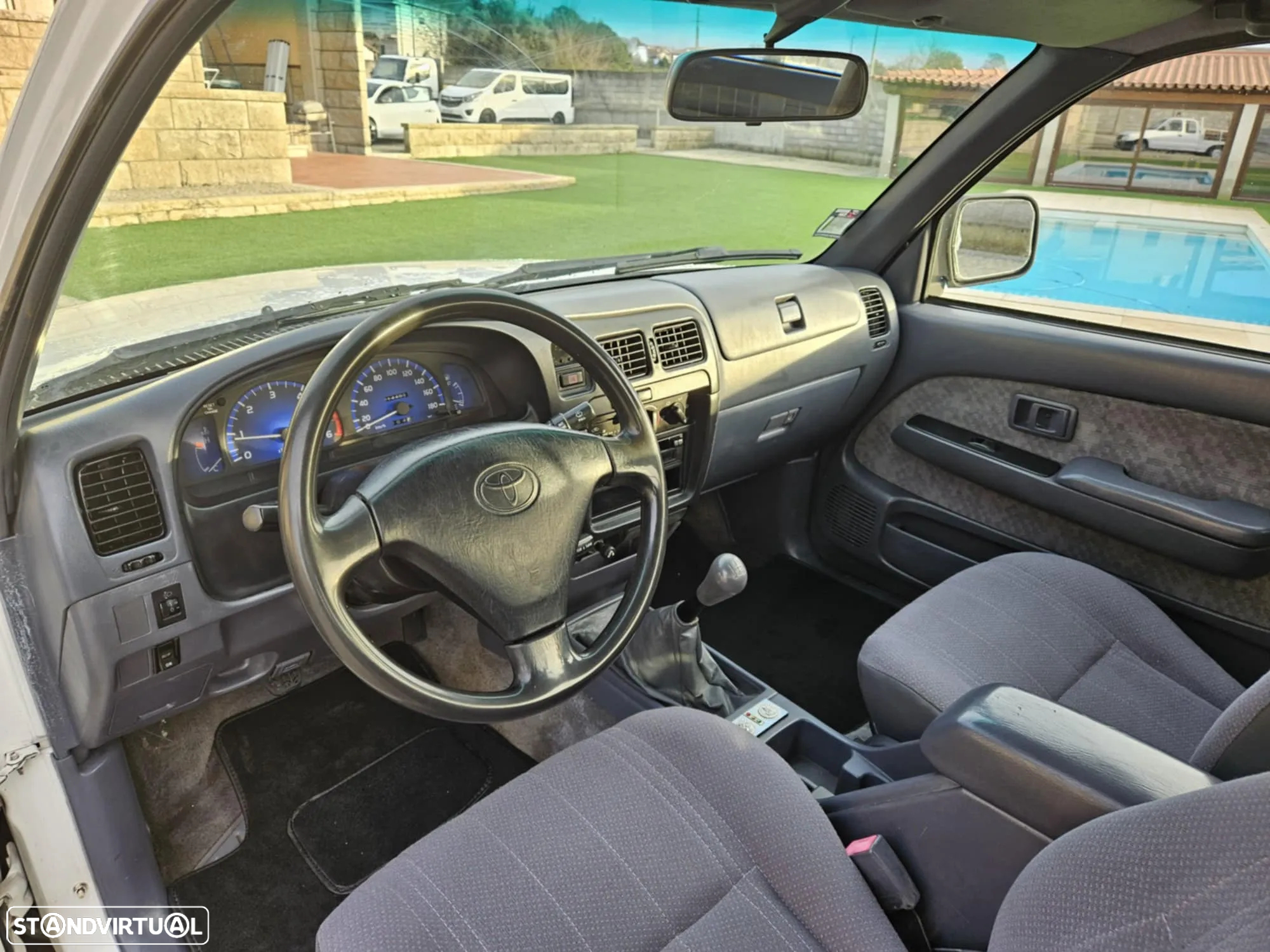 Toyota HILUX KDN 150 - 8
