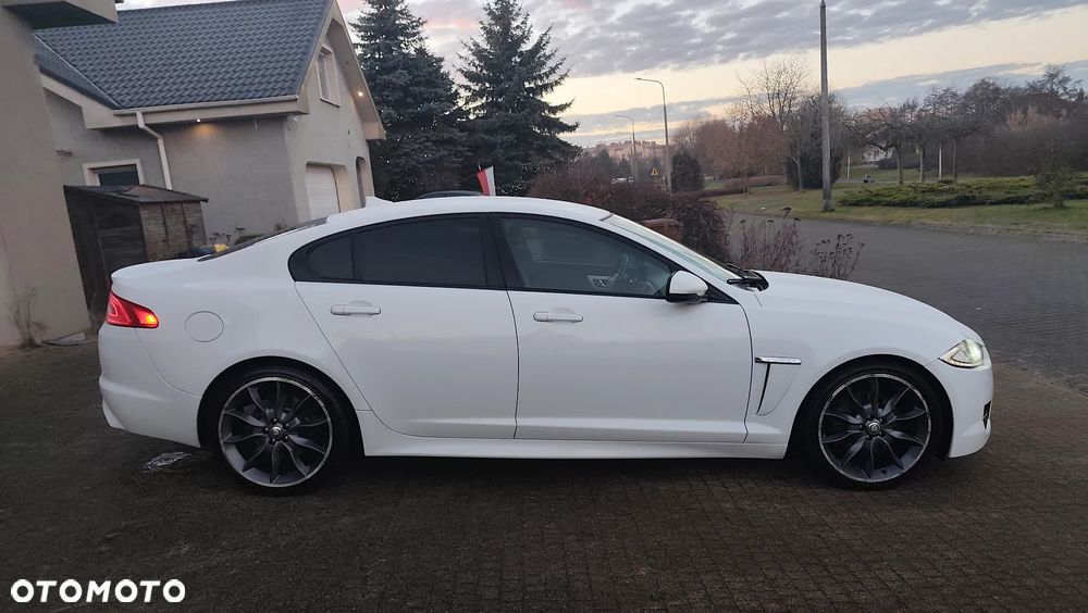Jaguar XF 3.0 V6 D R-Sport - 24