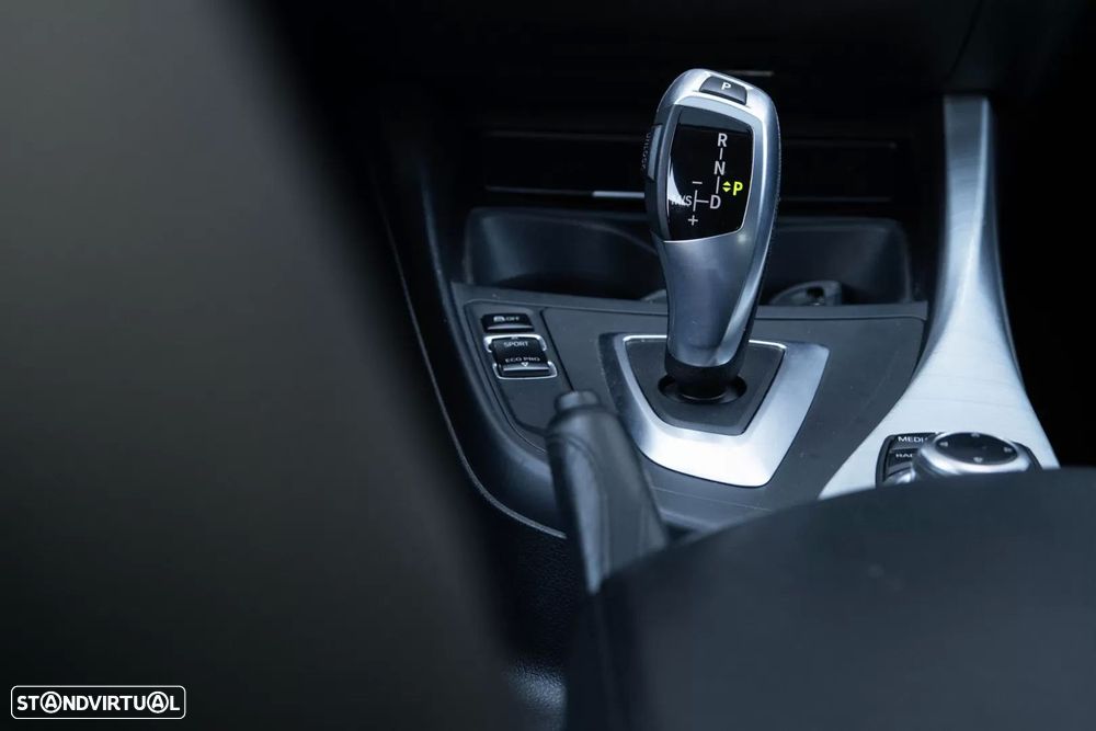 BMW 118 dA Line Sport - 13