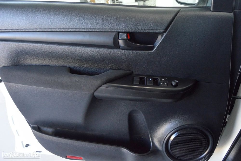 Toyota Hilux 2.4 D-4D 4WD CD CM - 30