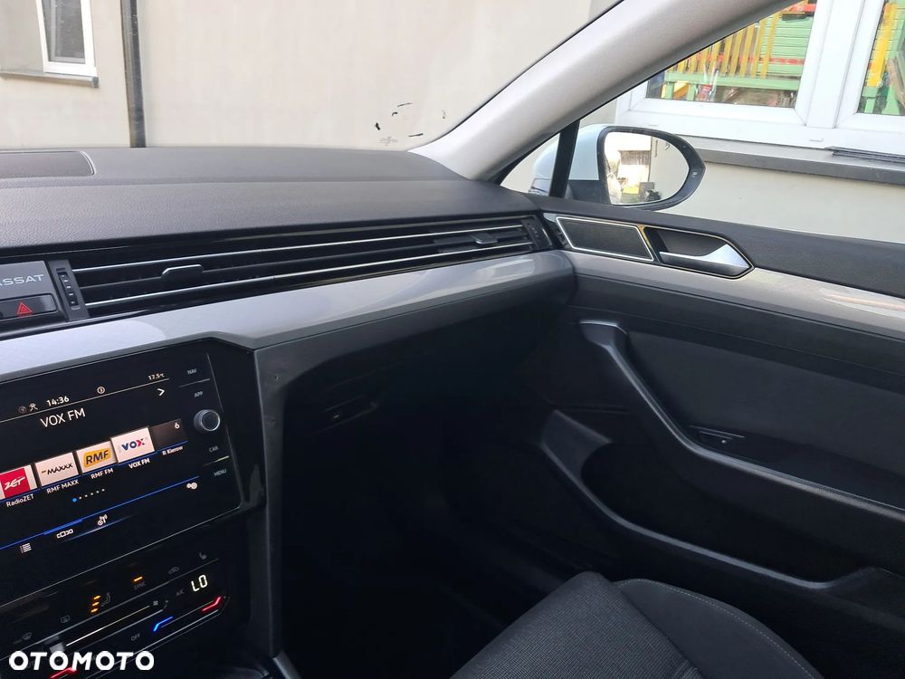 Volkswagen Passat 2.0 TDI SCR DSG Business - 19