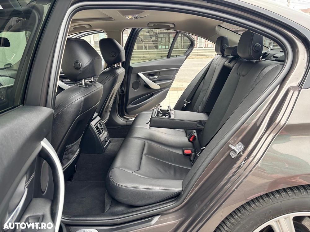 BMW Seria 3 320d Aut. Modern Line - 20