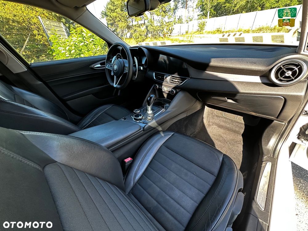 Alfa Romeo Giulia - 19