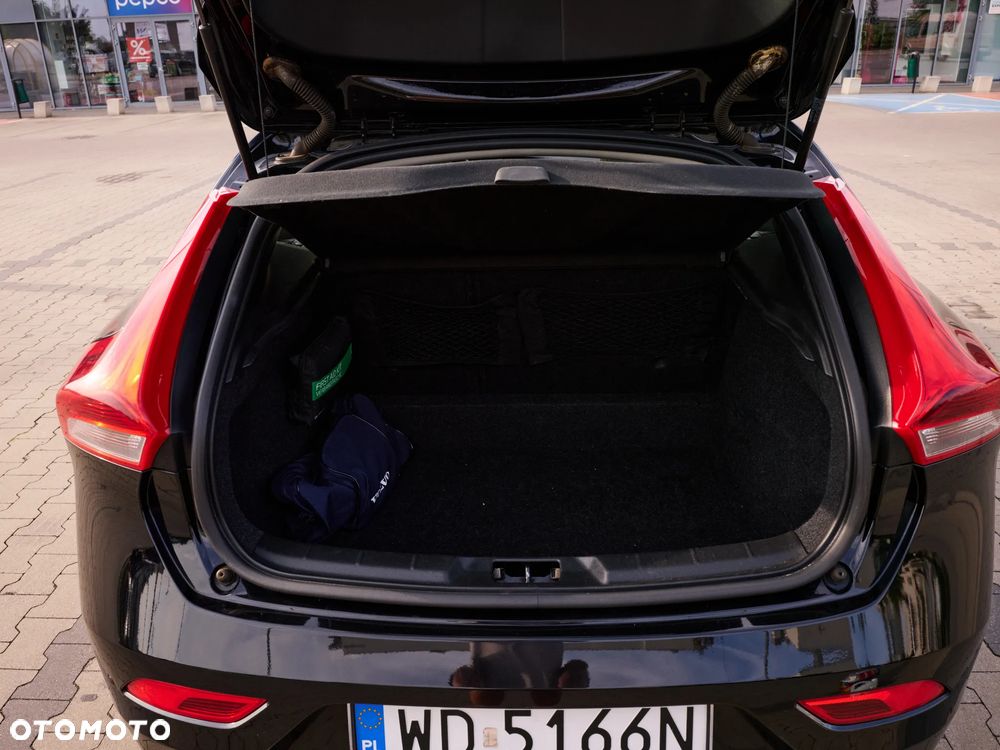 Volvo V40 T4 Momentum - 25