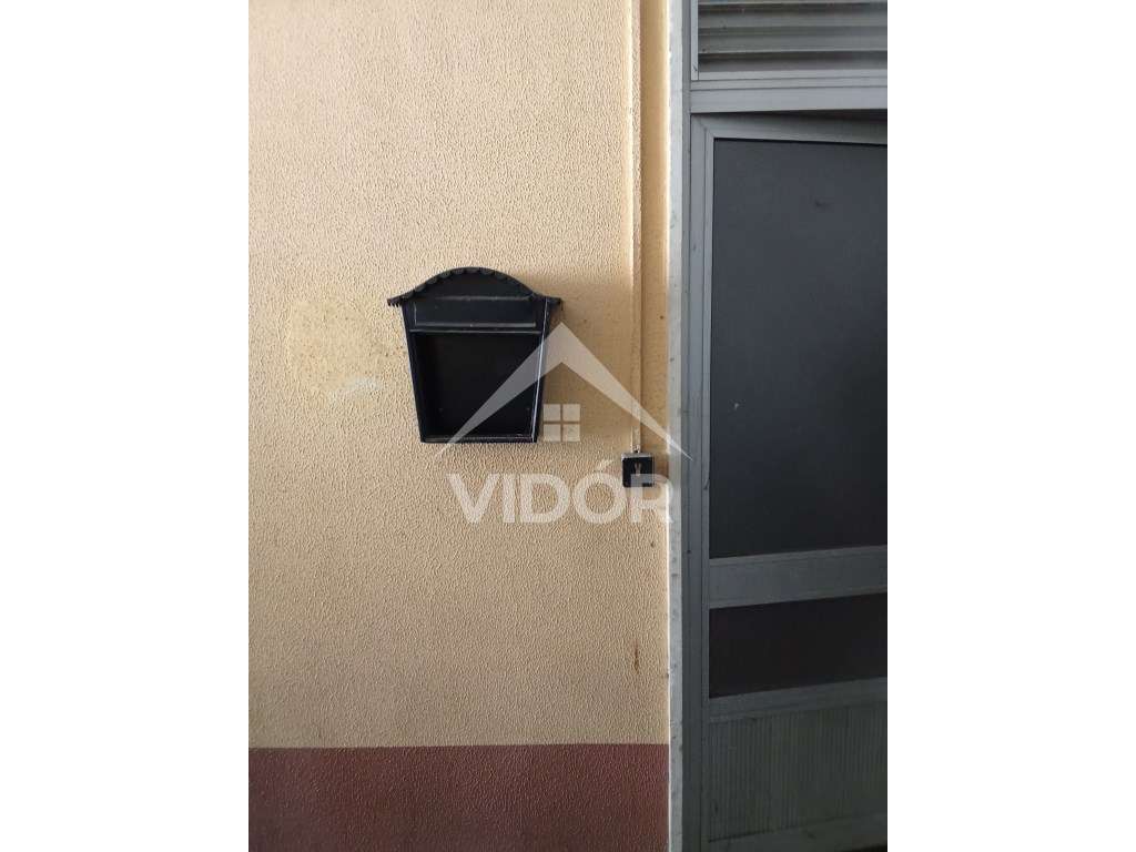 Loja Escritório c/ montra - Entre o Liceu e a João de Barros - Grande imagem: 2/8