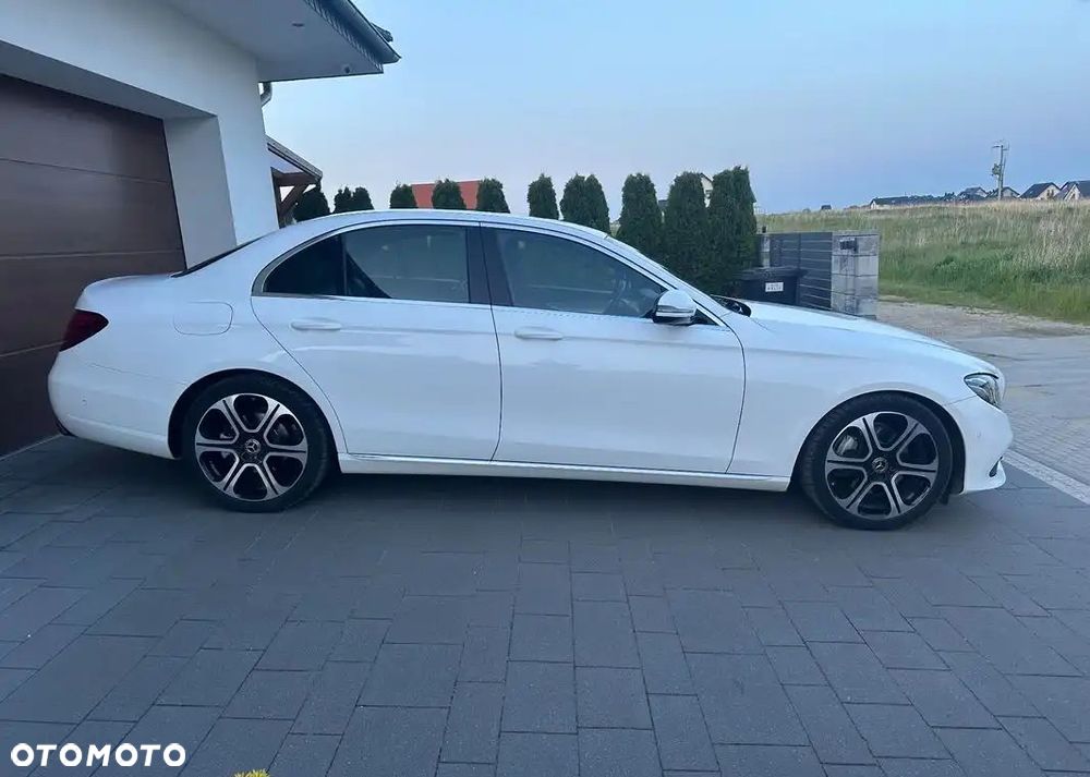 Mercedes-Benz Klasa E 220 d 4-Matic 9G-TRONIC - 4